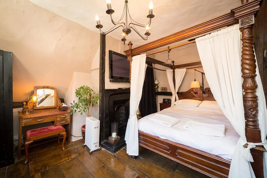 Trembling Madness Apartments York