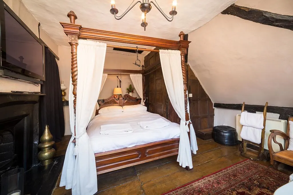 Trembling Madness Apartments York